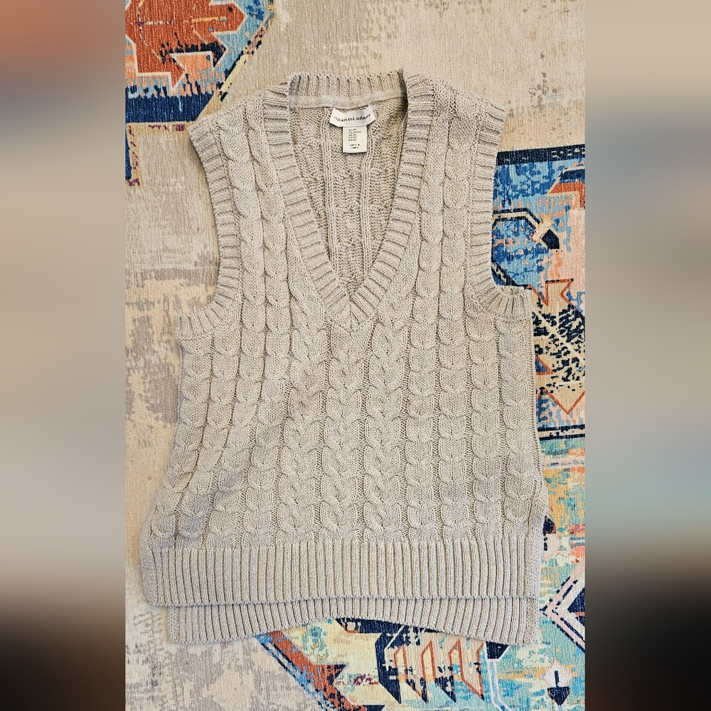 Cream colored knit vest, XS